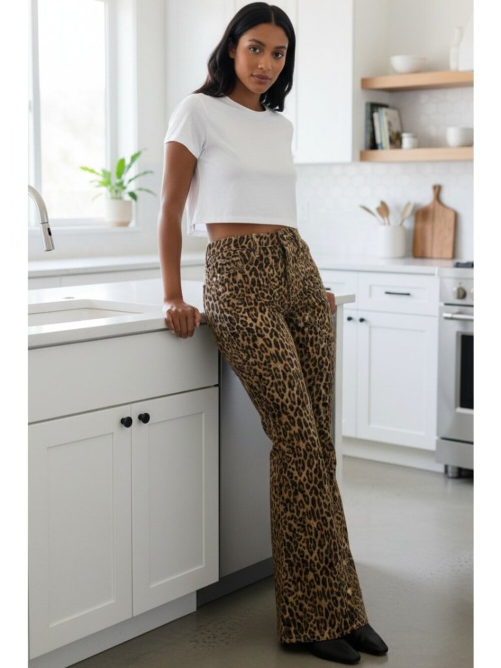 Judy Blue Jacqueline Mid-Rise Slim Fit Wide Flare Leg Denim Leopard Jean Pants - Picture 9 of 10